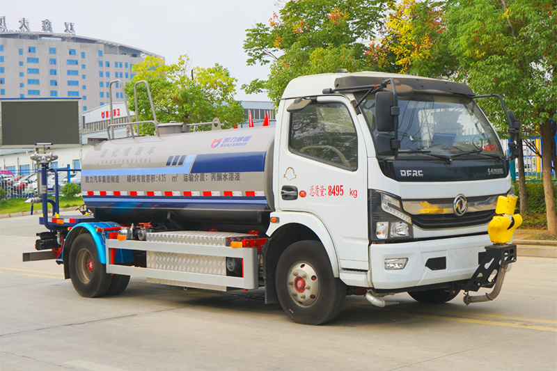 东风多利卡新能源洒水车